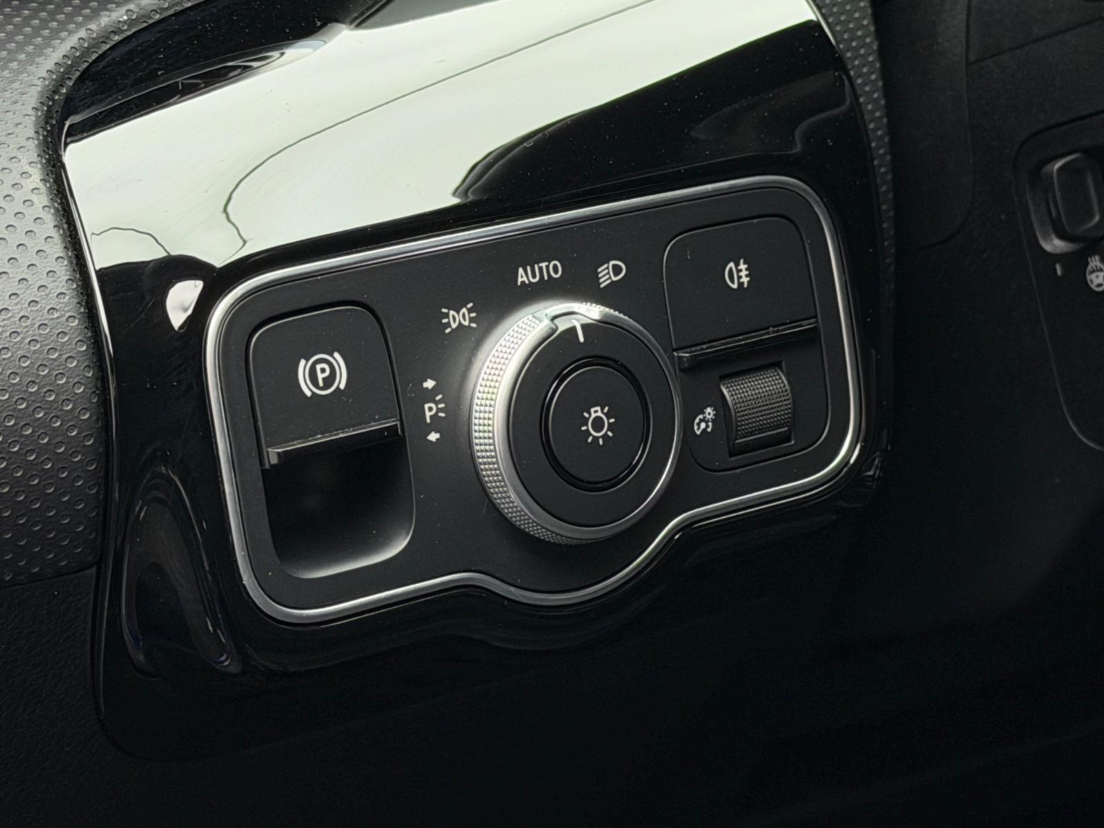 Mercedes-Benz A 250 4M Progressive AHK Burmester NAVI MBUX LED