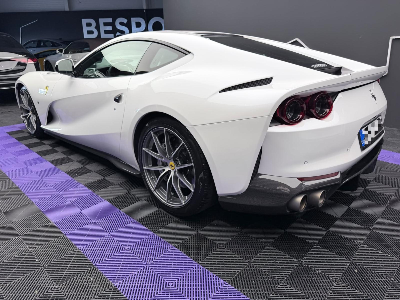 Ferrari 812 Superfast- Bianco Sanae- Carbon- Lift- JBL