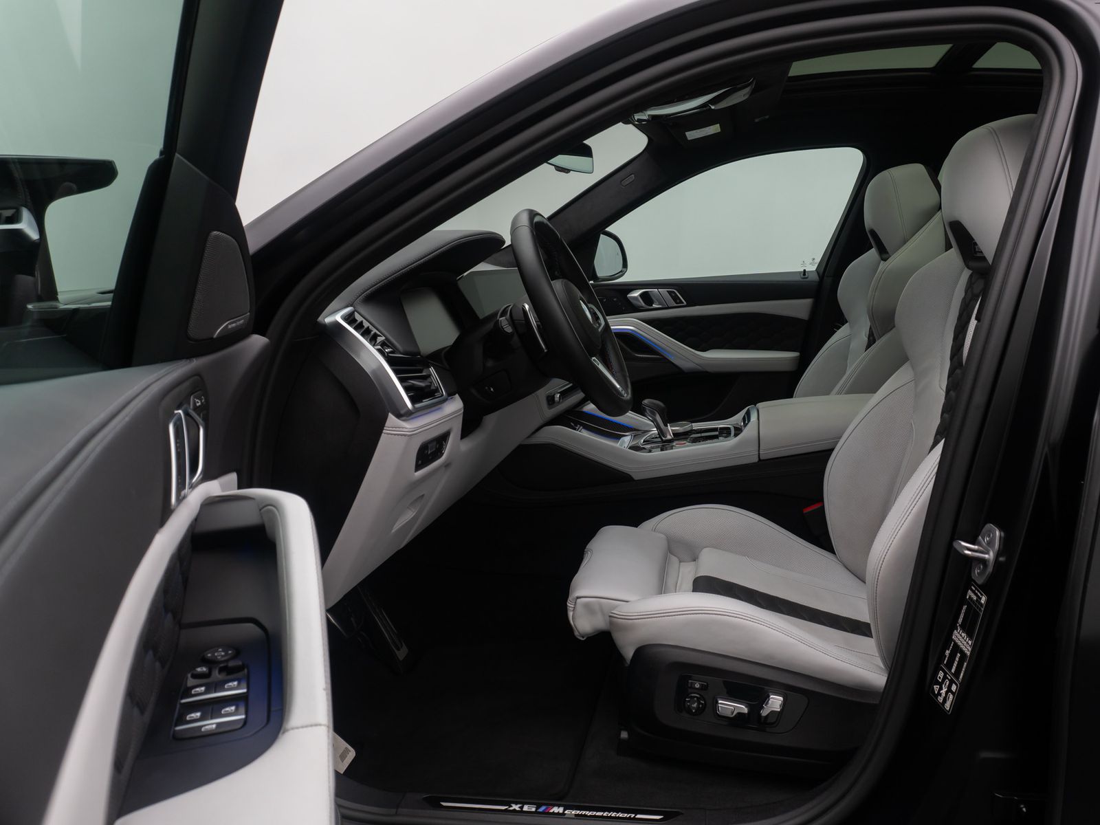 Fahrzeugabbildung BMW X6 M Competition Massage FondEnt Individual Voll