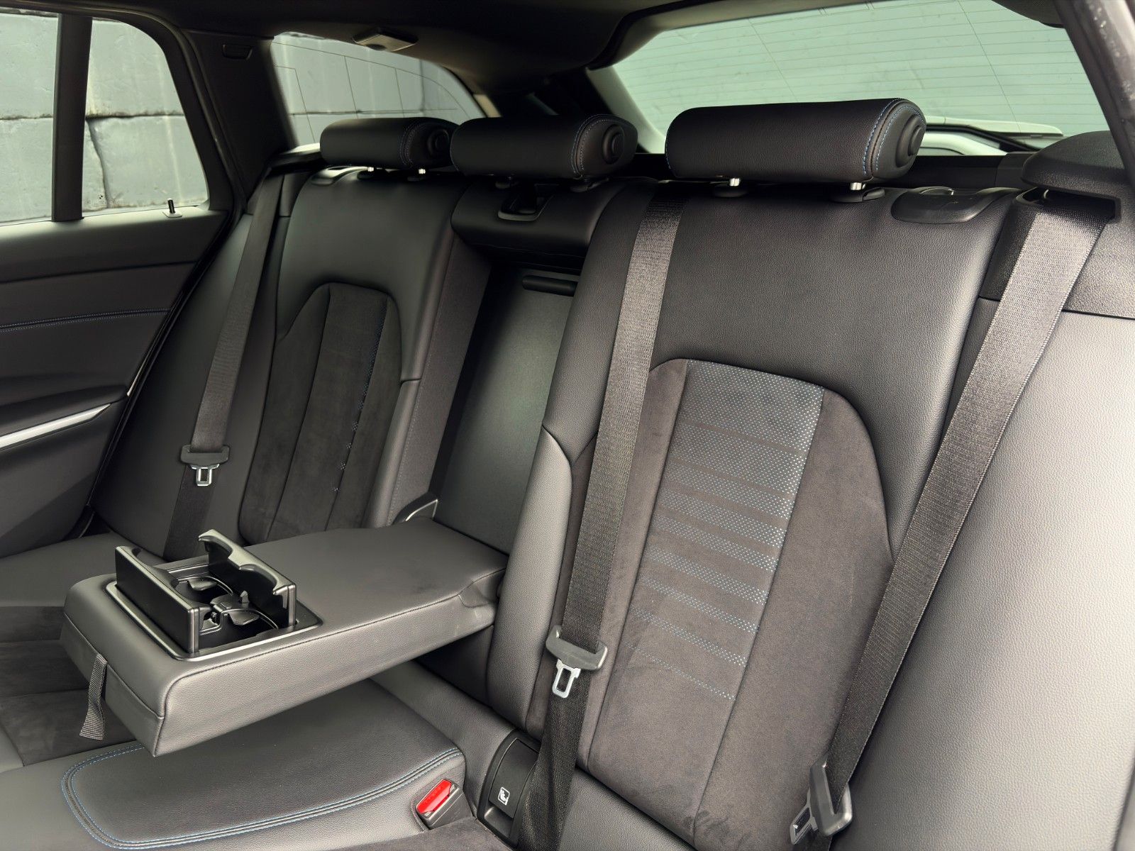 Fahrzeugabbildung BMW 320i Touring M Sport ACC CAM 3Z-Kl. SHZ Ambiente