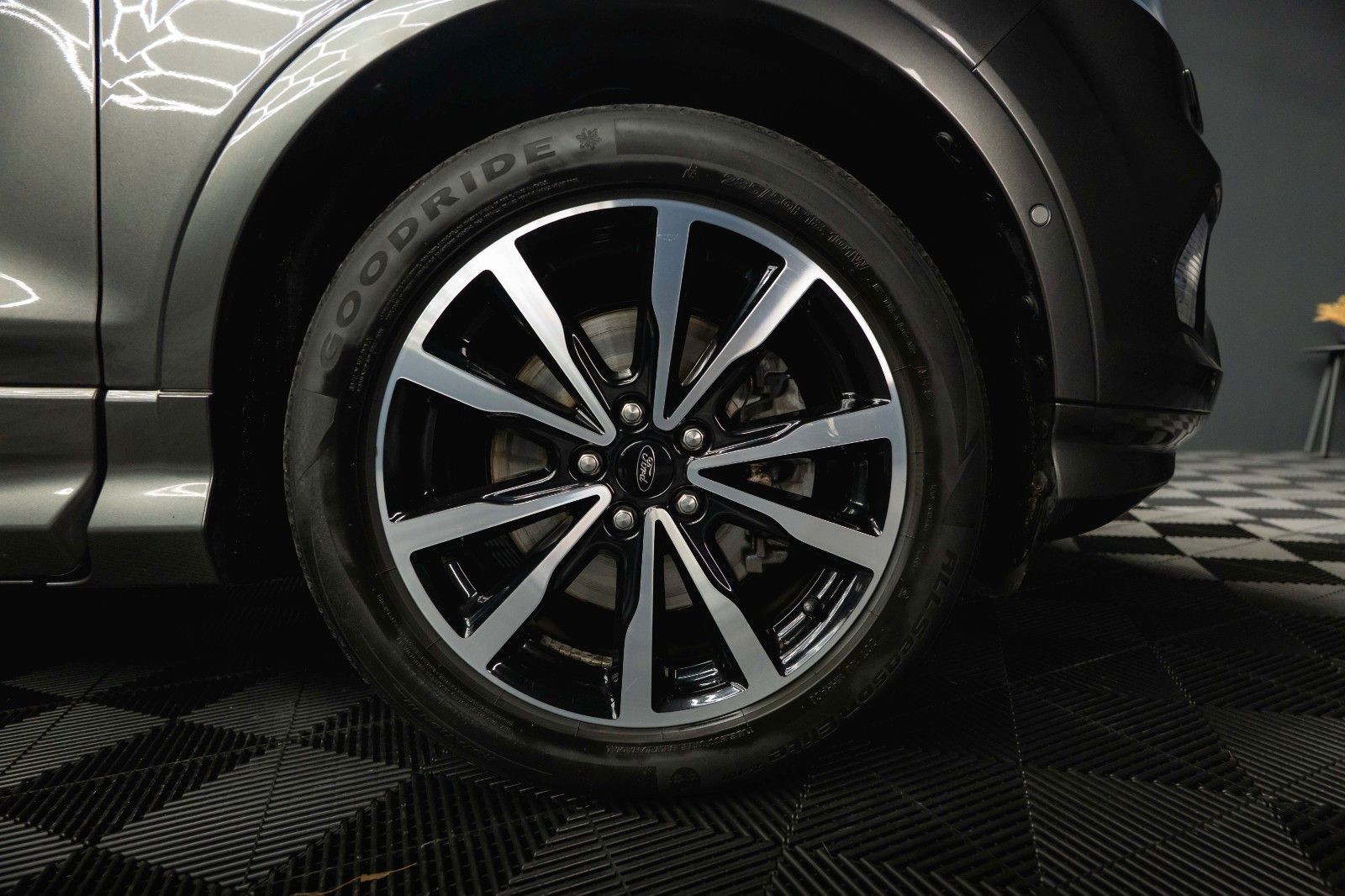 Fahrzeugabbildung Ford Kuga ST-Line 2.0 TDCi 4x4 *LED*Kamera*ACC*DAB*