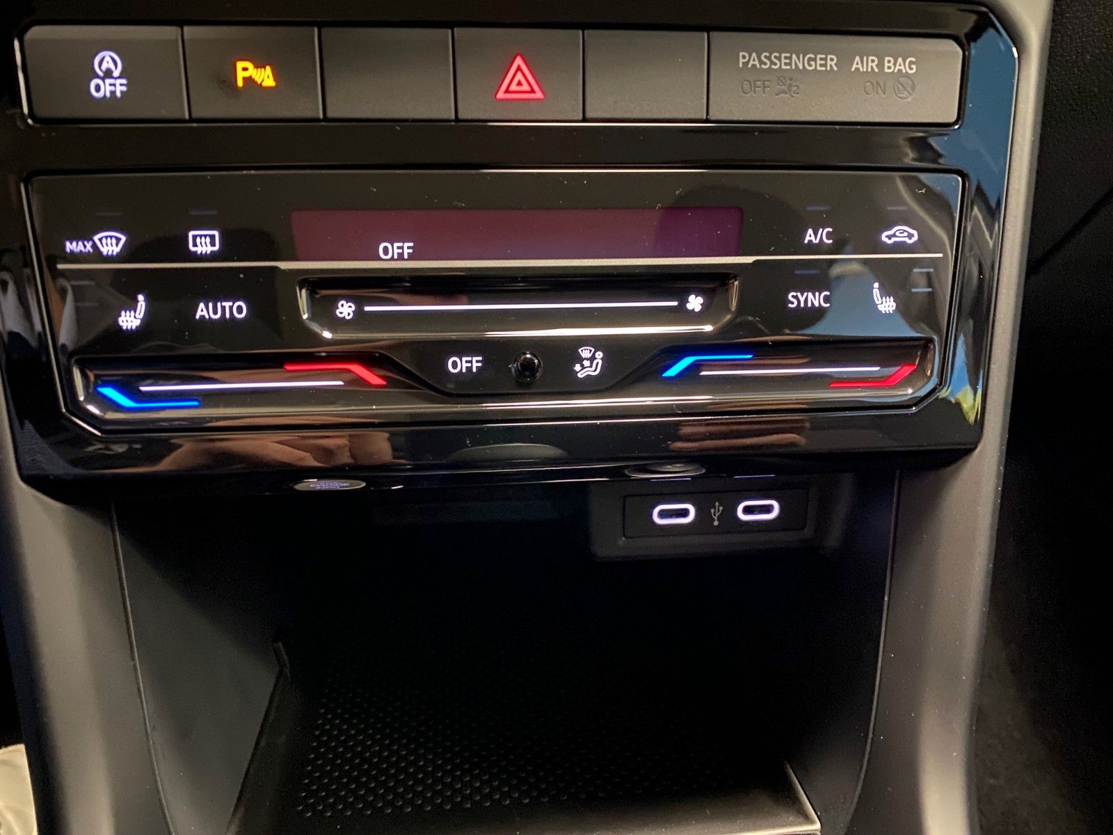 Fahrzeugabbildung Volkswagen T-Cross 1.0 TSI Life+KAMERA++PDC+ready2Discover+