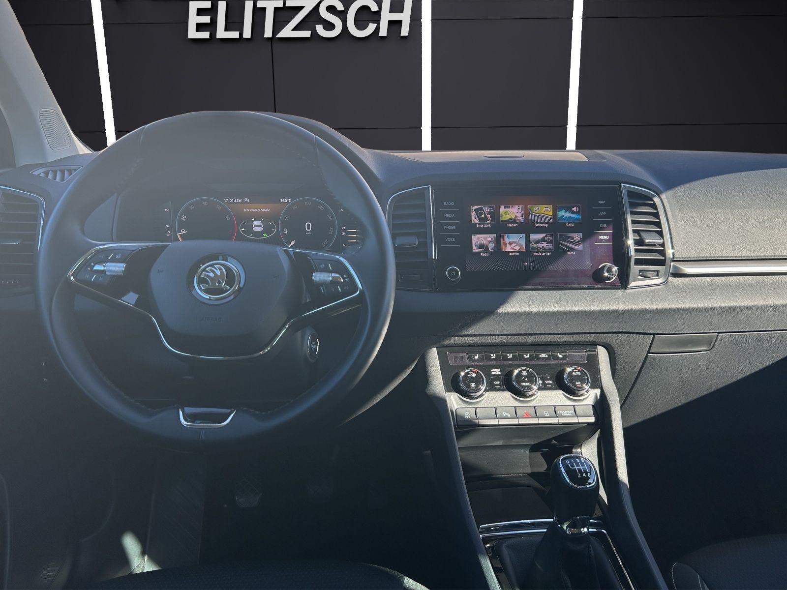 Fahrzeugabbildung SKODA Karoq TSI Tour LED Navi AIC GRA RFK SH