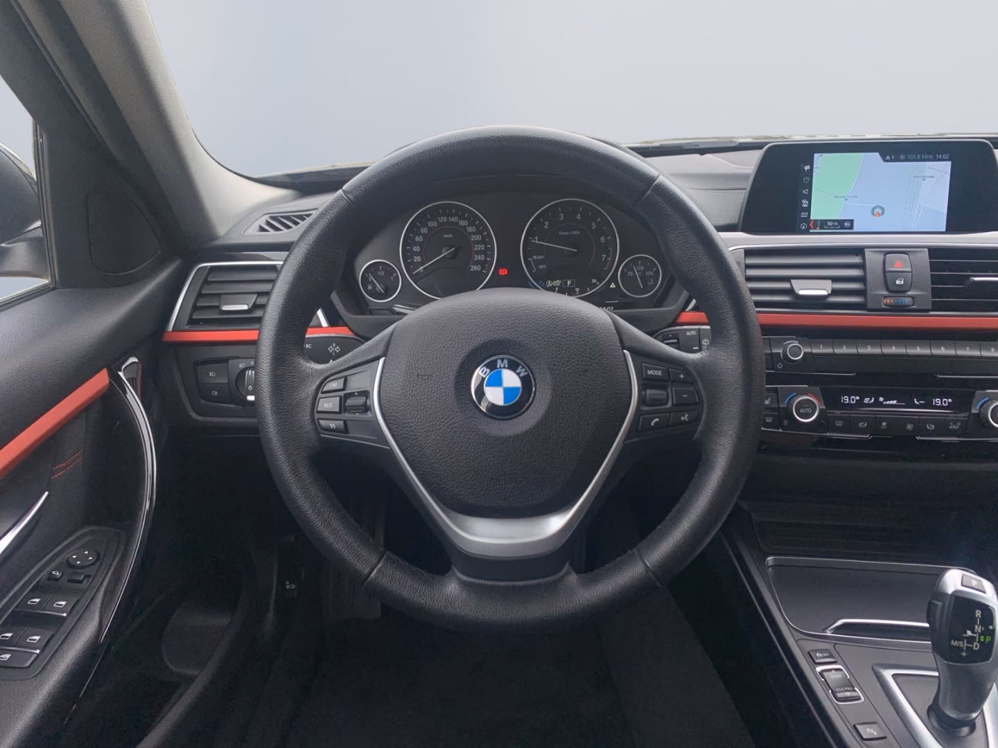 BMW 318 i Touring Sport Line *LED*AHK*HiFi*PDC*SHZ*