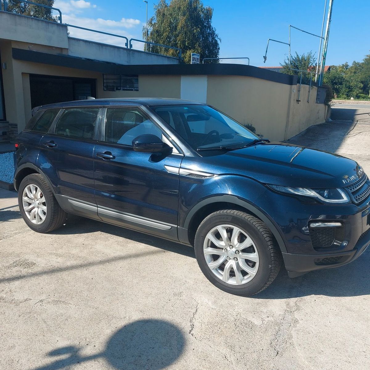 Land Rover Range Evoque 2.0 TD4 150 CV 5p. SE imagem 3