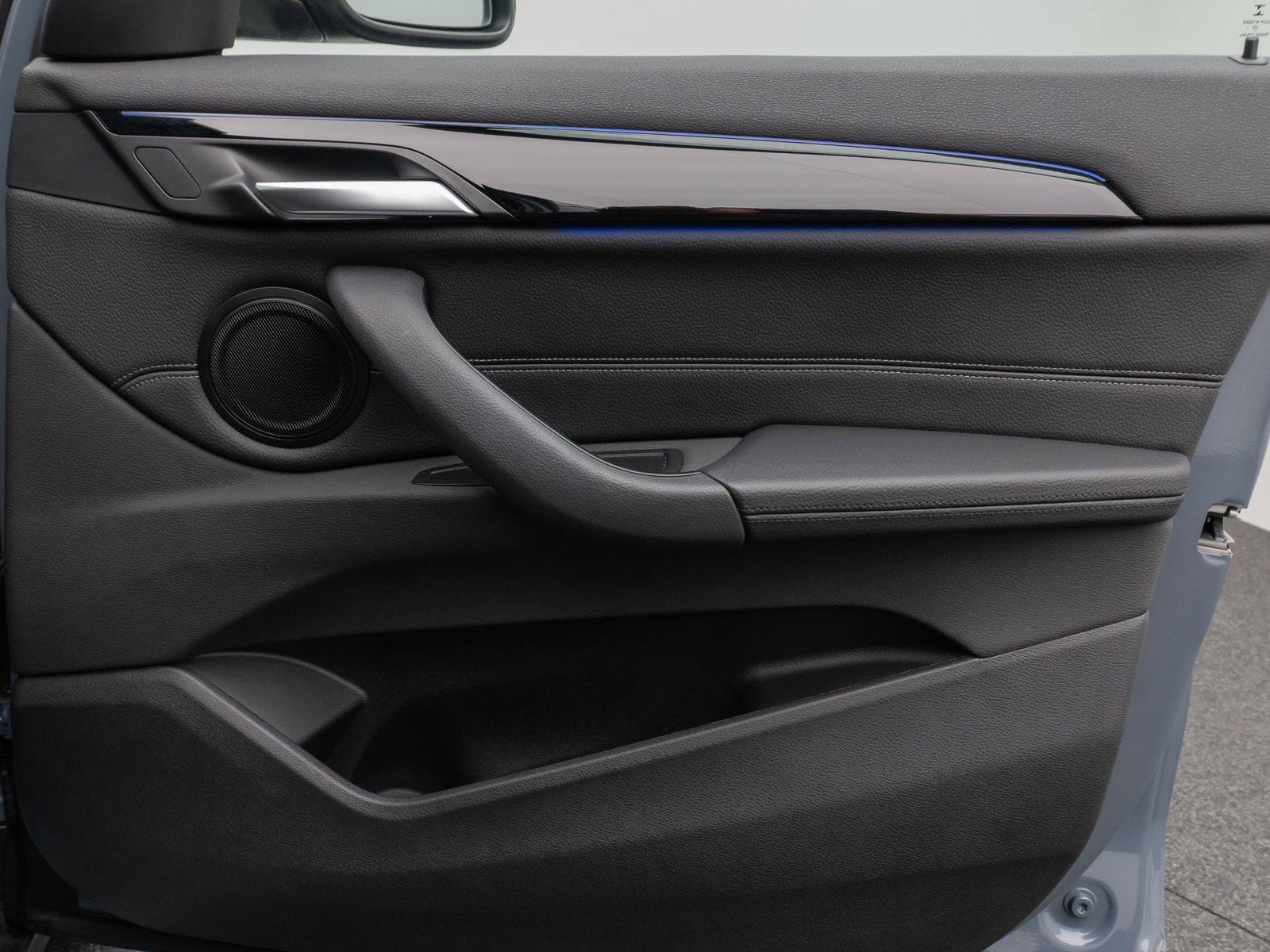 Fahrzeugabbildung BMW X1 sD18i xLine Kamera DAB HiFi DrivAssist Sport