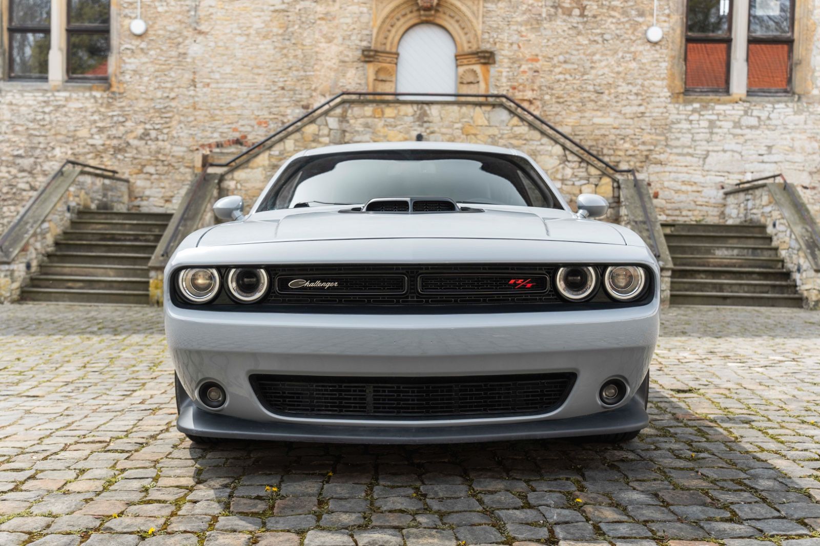 Fahrzeugabbildung Dodge Challenger 5.7L  R/T SHAKER CARPLAY KAM ALPINE