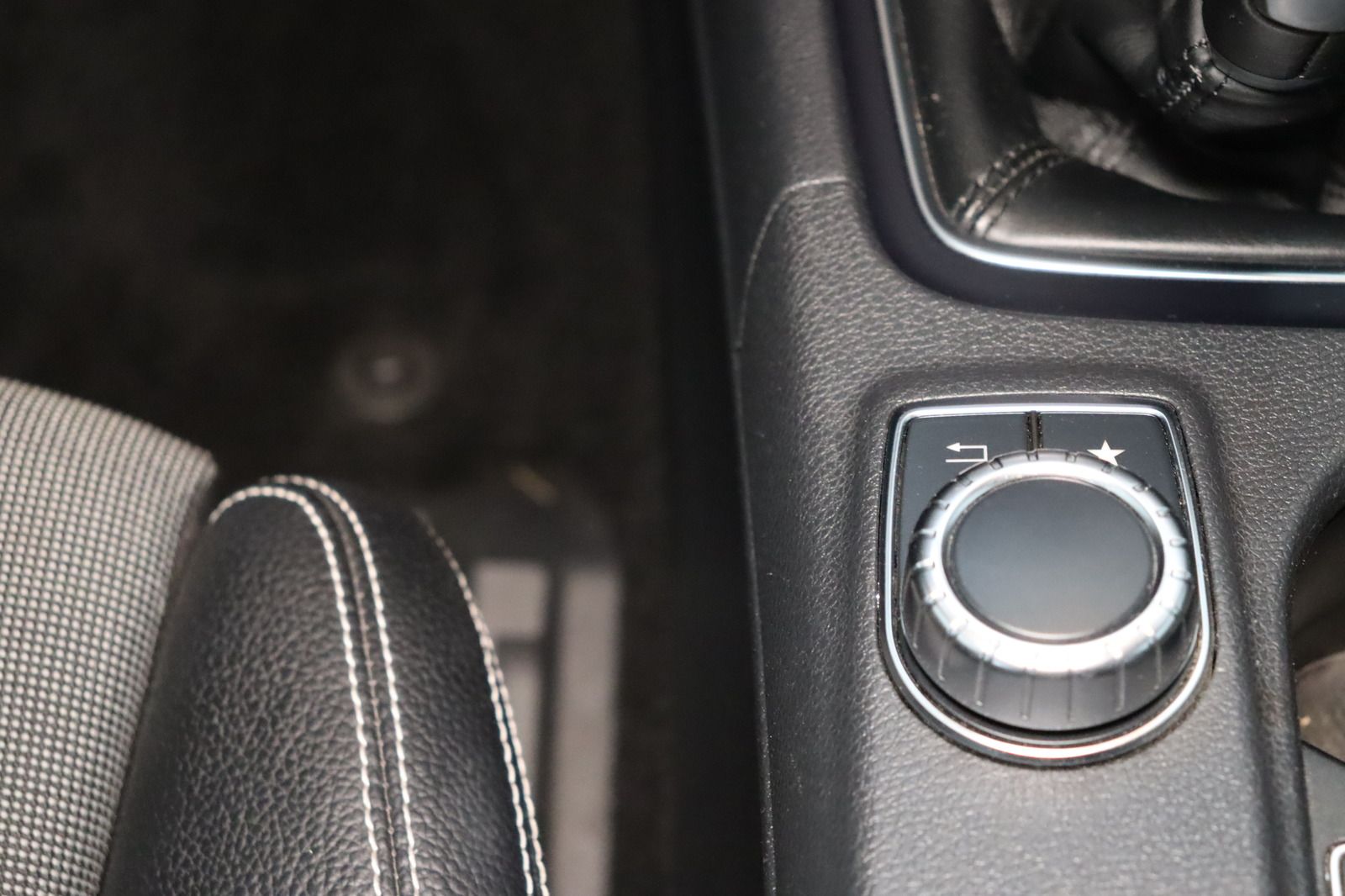 Fahrzeugabbildung Mercedes-Benz A 180 d * Navi * PDC * HU/AU neu