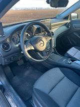 Mercedes-Benz GLA 200 d 4MATIC DCT - - Mercedes-Benz GLA 200: 4matic