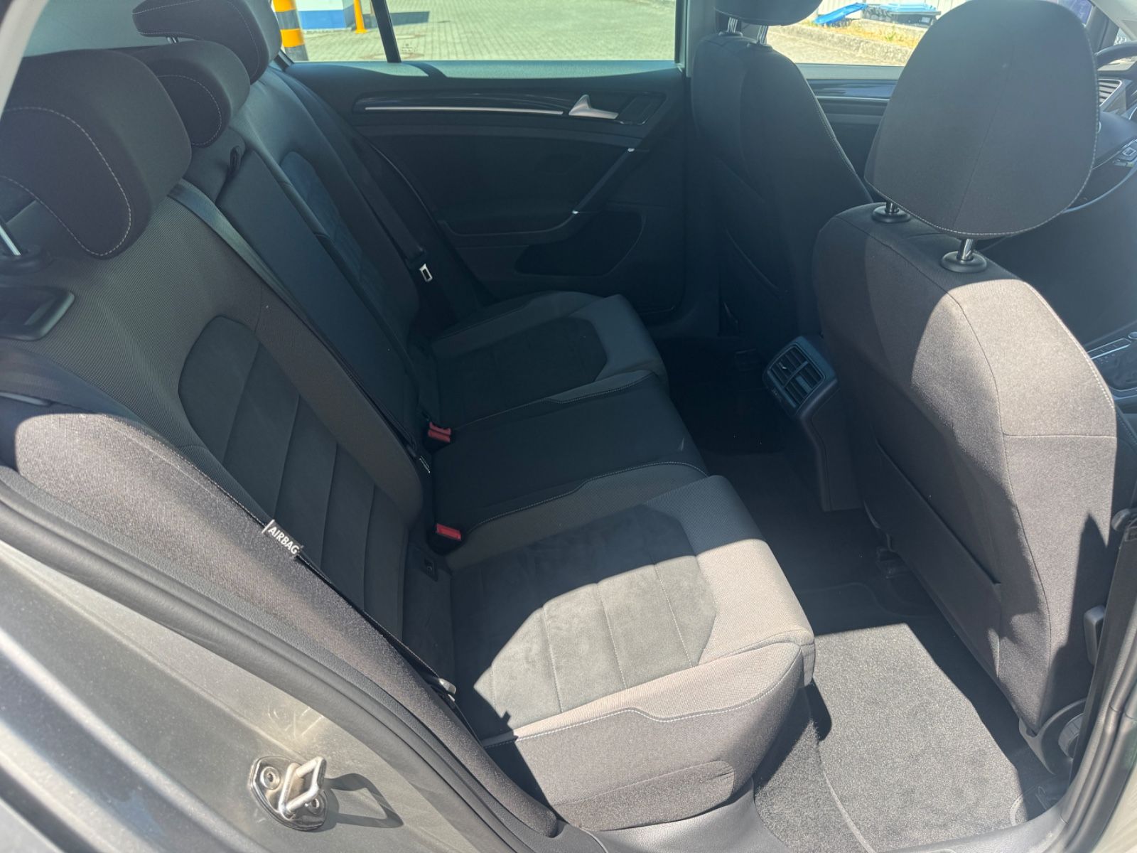 Fahrzeugabbildung Volkswagen Golf VII Lim. Highline LED+ACC+Tempomat