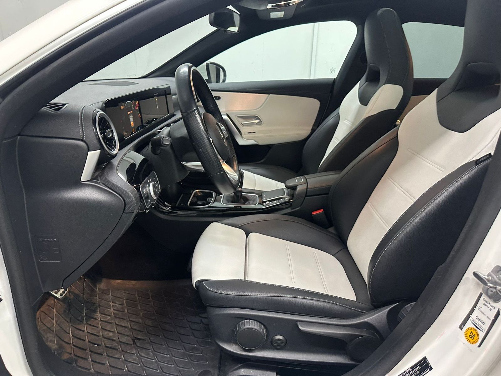 Fahrzeugabbildung Mercedes-Benz CLA 200 SB *AMG-LINE*NAVI*PANORAMA*SH*
