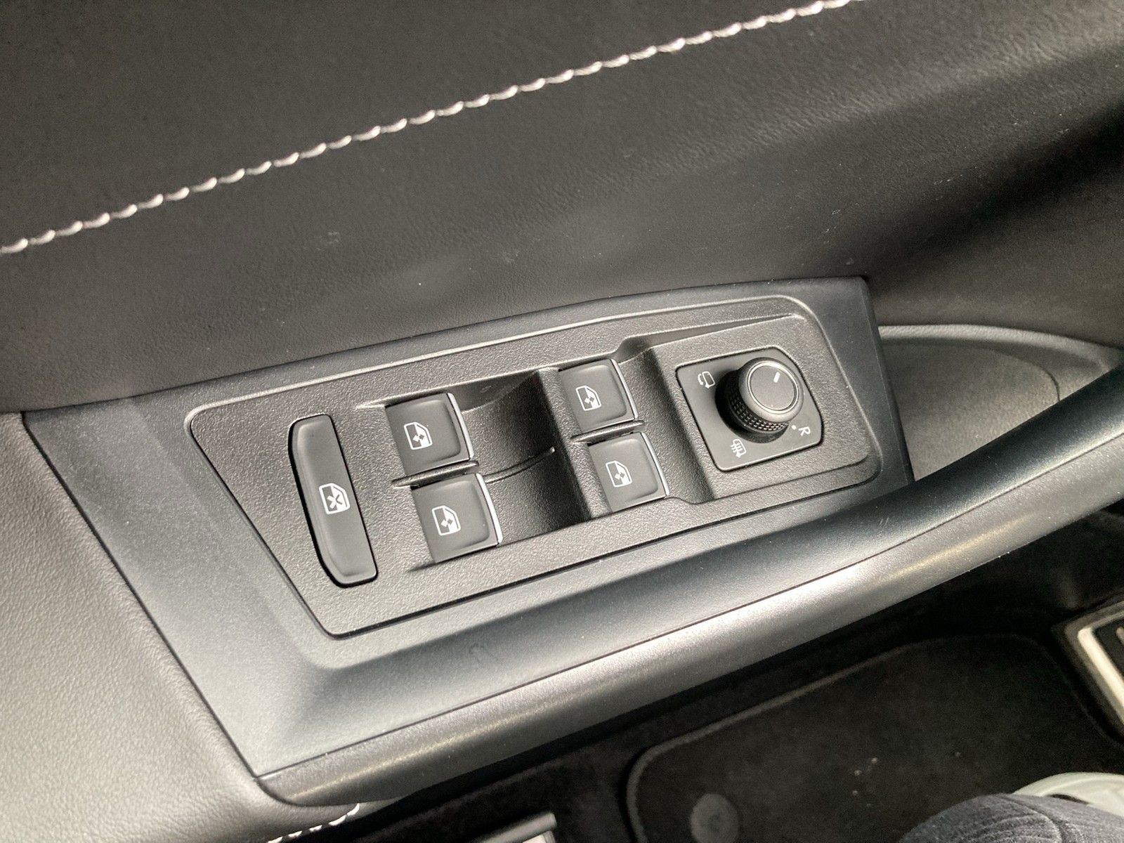 Fahrzeugabbildung Volkswagen T-Roc TSI Goal DSG LEDplus Navi AID ACC SHZ Park