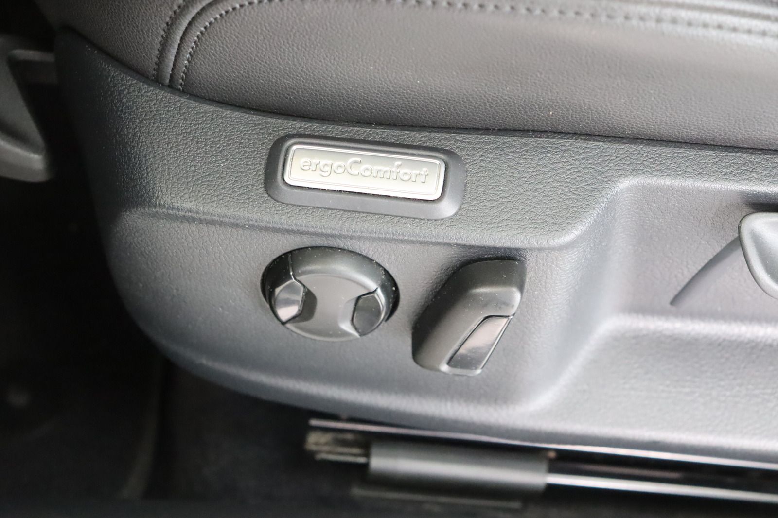 Fahrzeugabbildung Volkswagen Passat Variant 2.0 TDI Highline BlueMotion DSG