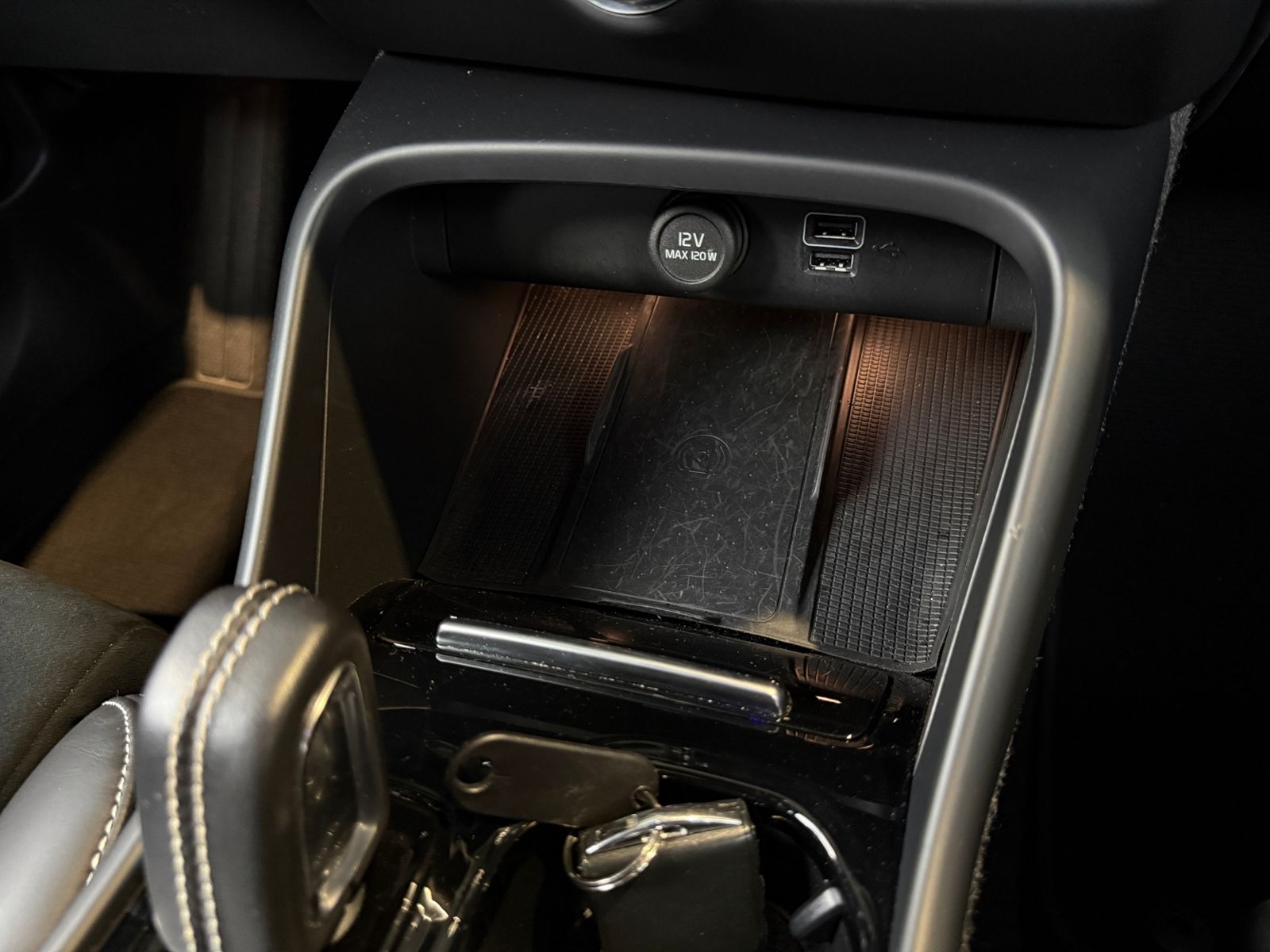 Fahrzeugabbildung Volvo XC40 R Design H/K ACC AHK KAM