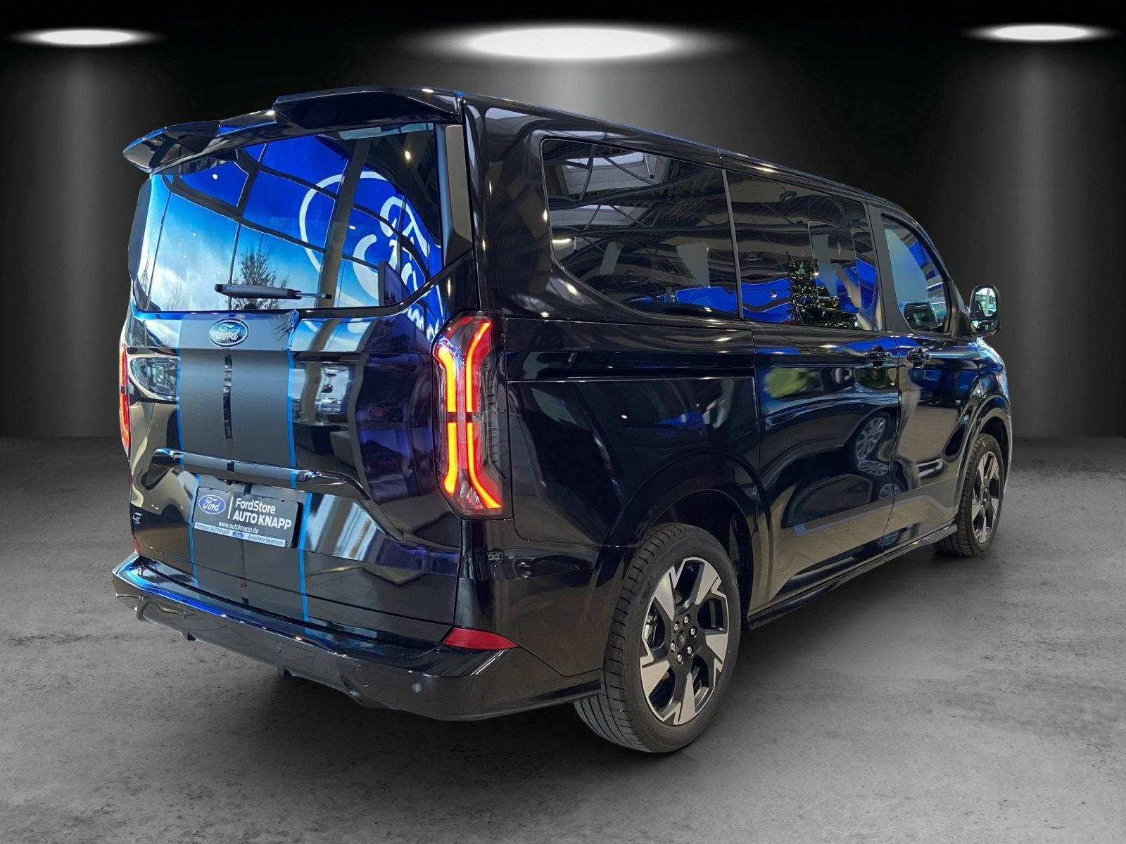 Fahrzeugabbildung Ford E-Tourneo Custom Sport Glasdach Schiebetür elek.