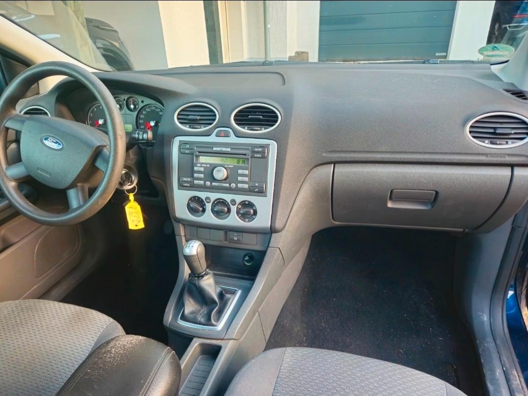 Ford Focus 2006 — photo 8