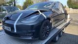 Tesla Model 3 Performance Brandschaden - Tesla: Unfallwagen