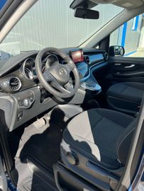 Mercedes V 220 - 11