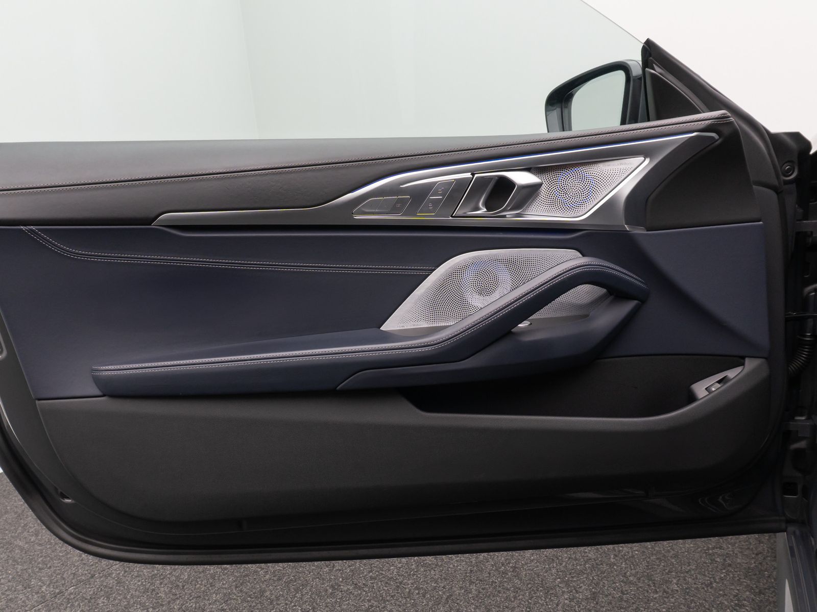 Fahrzeugabbildung BMW 840d xD Coupé B&W 360° SoftCl DisplKey Laser 20"