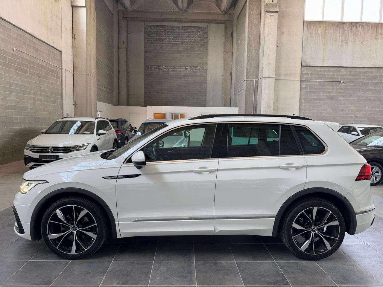 Volkswagen Tiguan 2.0 TDI 150 CV SCR DSG R-Line imagem 3