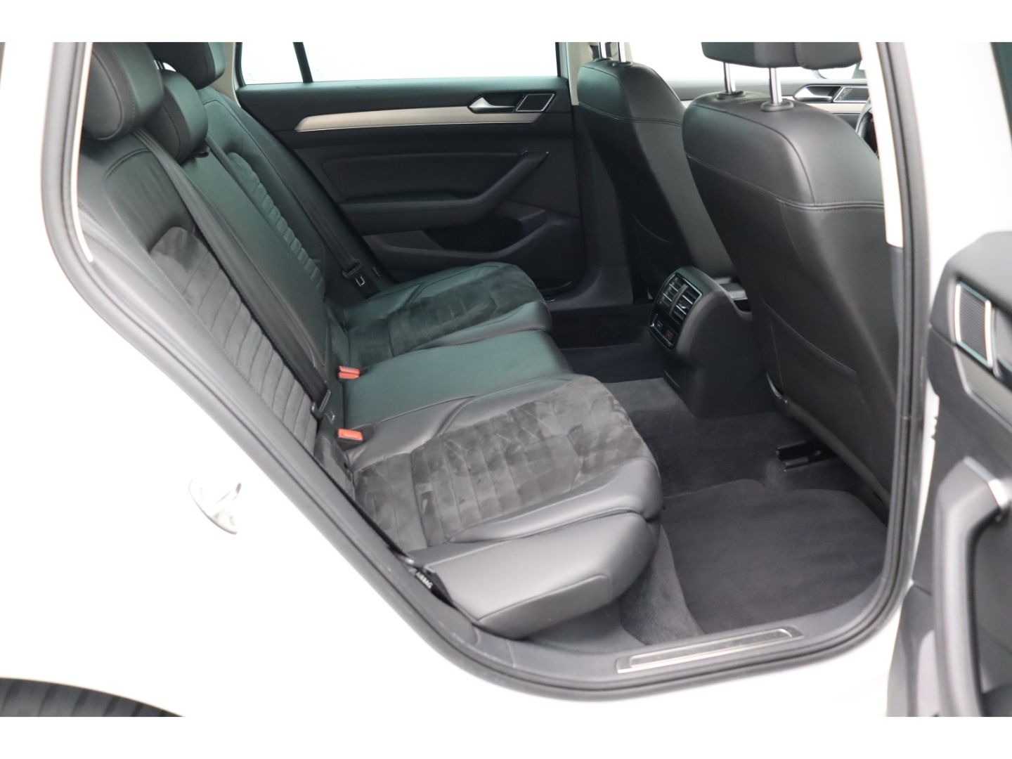 Fahrzeugabbildung Volkswagen Passat Variant 2.0 TDI Highline BMT Massage Kame