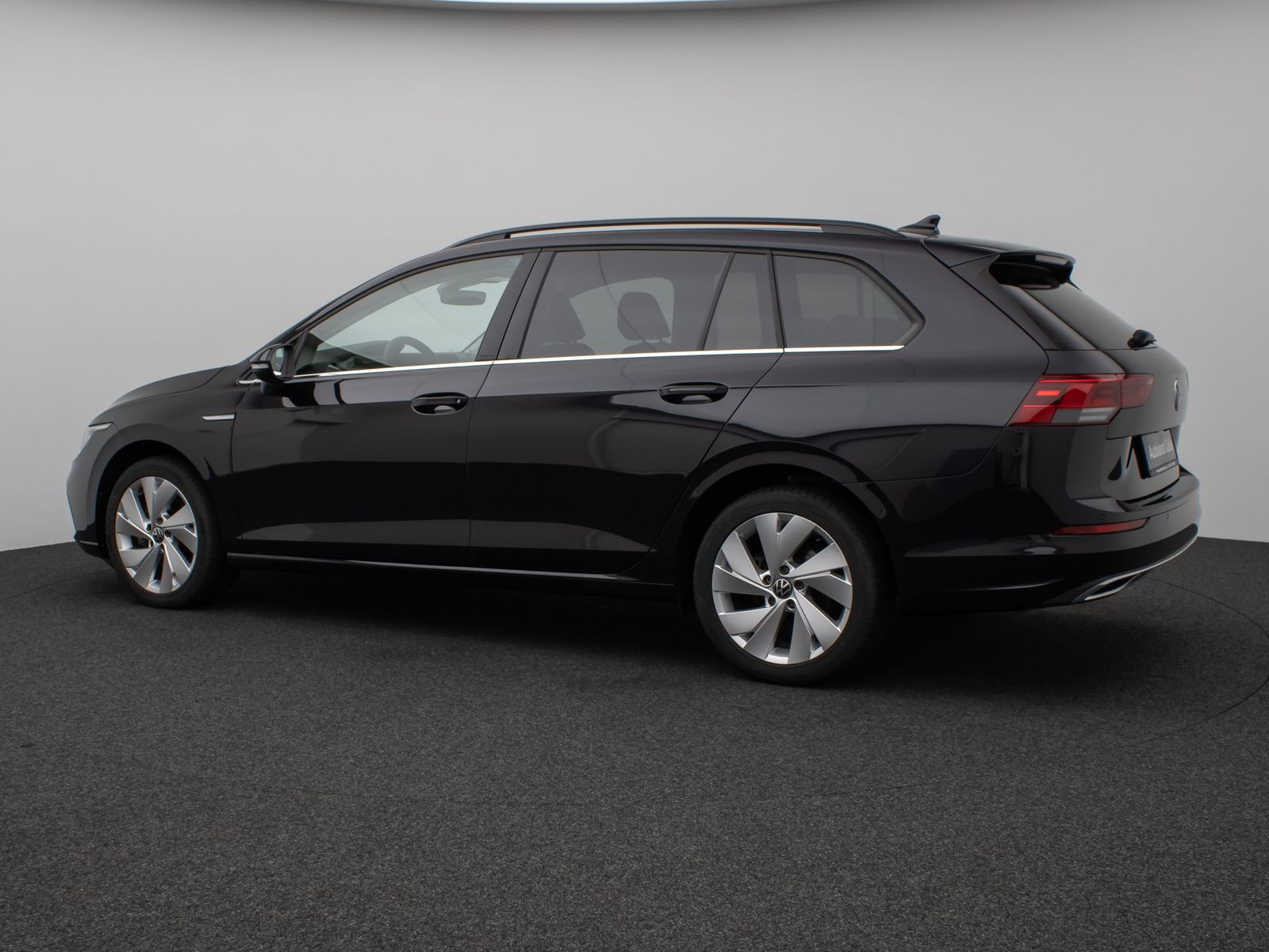 Fahrzeugabbildung Volkswagen Golf VIII Variant Style Kamera Massage AHK ACC