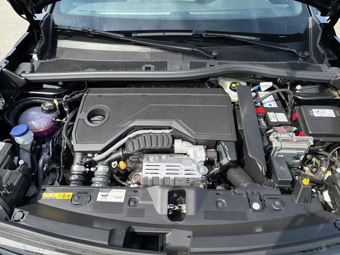 Peugeot 2008 Allure Hybrid 110 e-DSC6 Ganzjahresreifen A