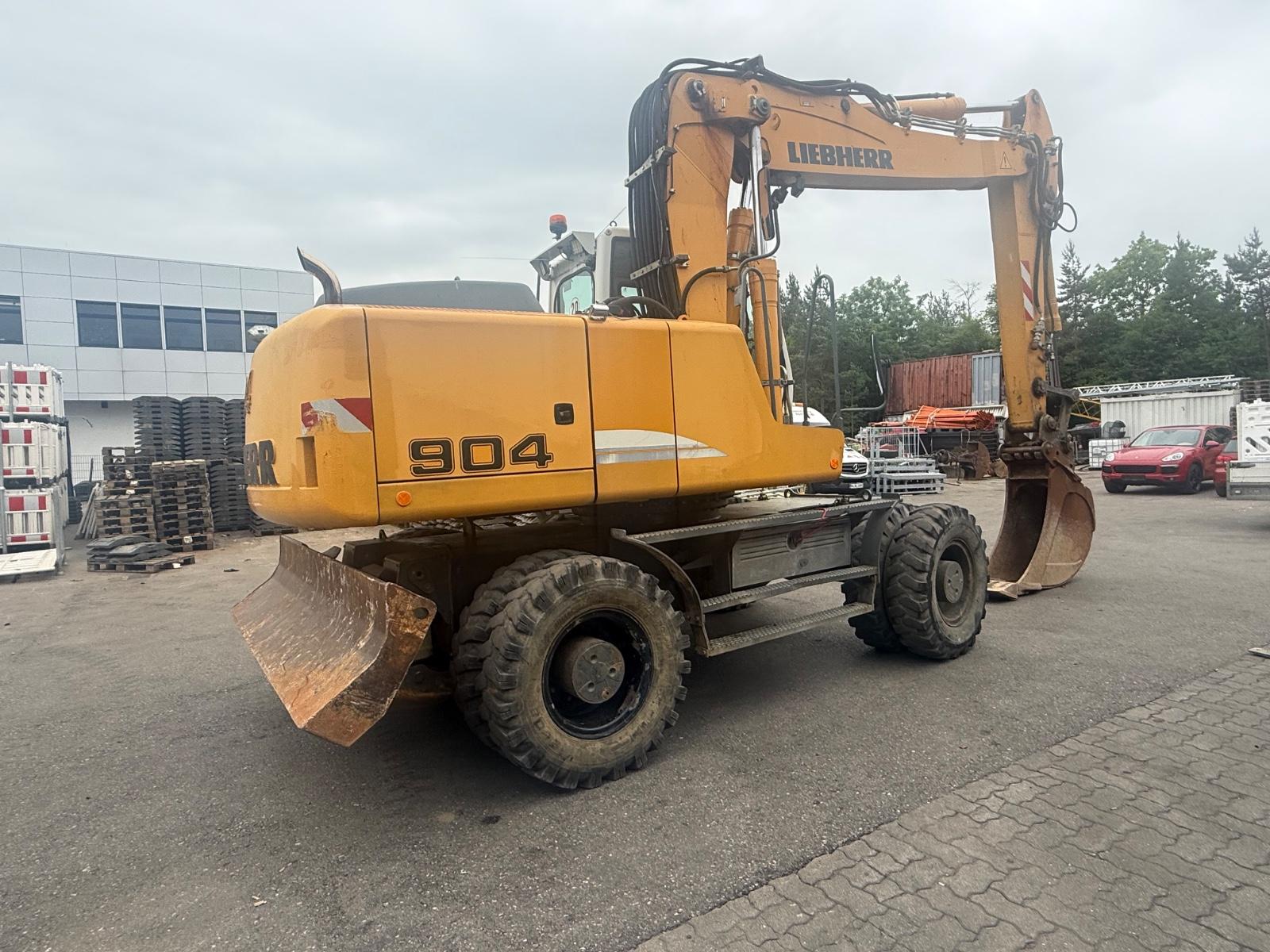 Liebherr A 904