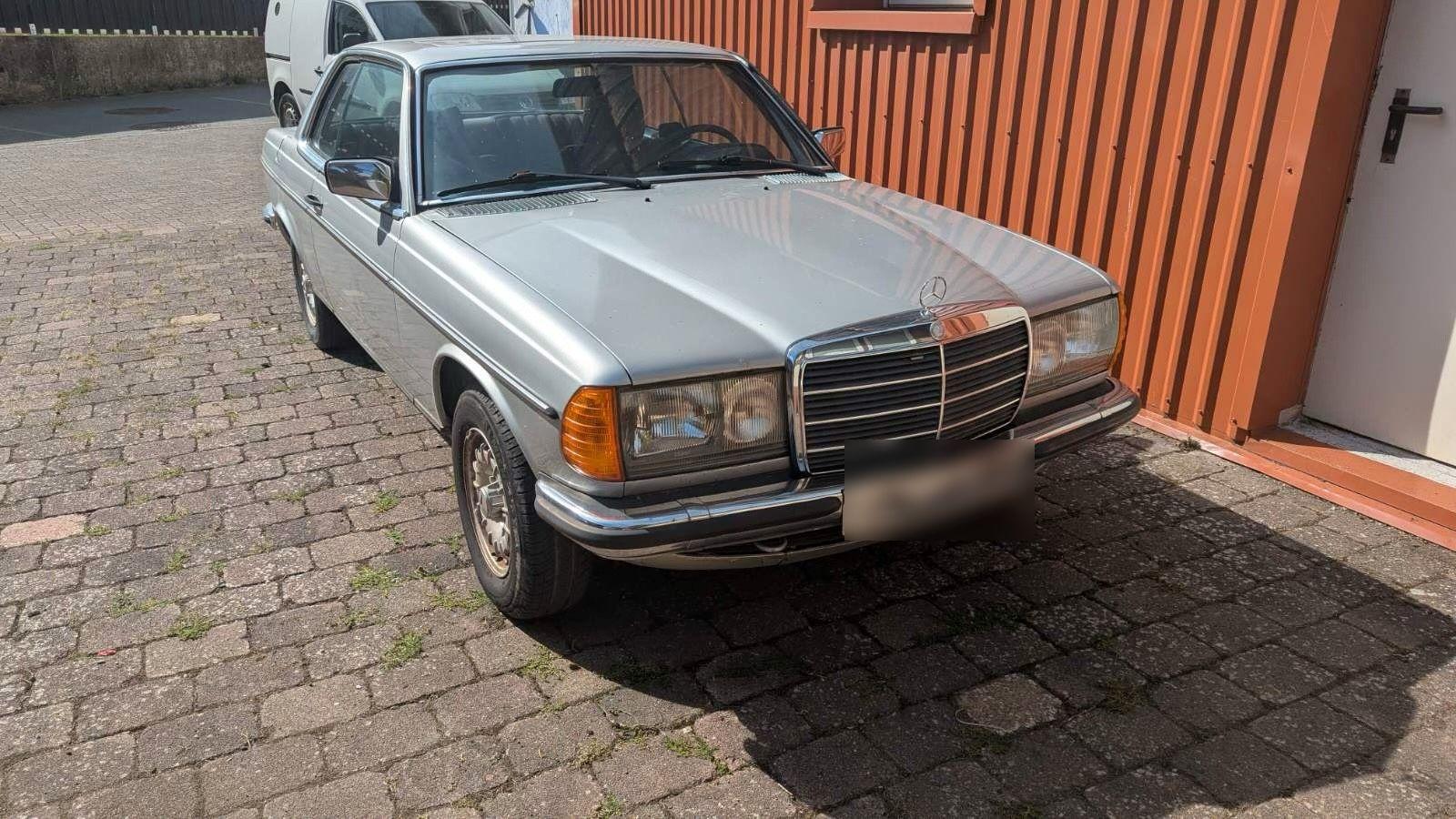 Mercedes-Benz 230