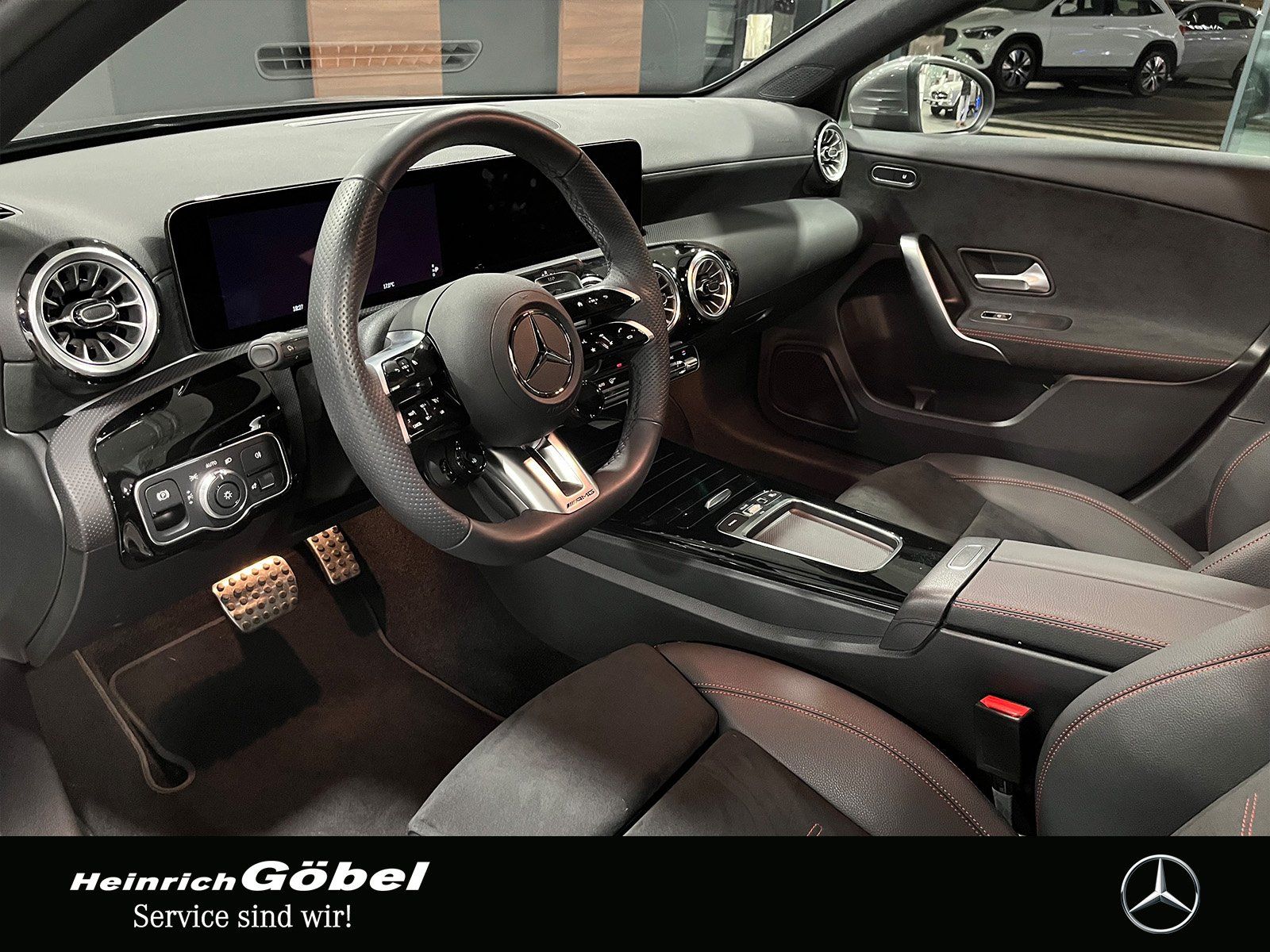 Fahrzeugabbildung Mercedes-Benz A 35 4M Lim. PANO+MULTIBEAM+KAMERA+AMBIENTE+NAVI