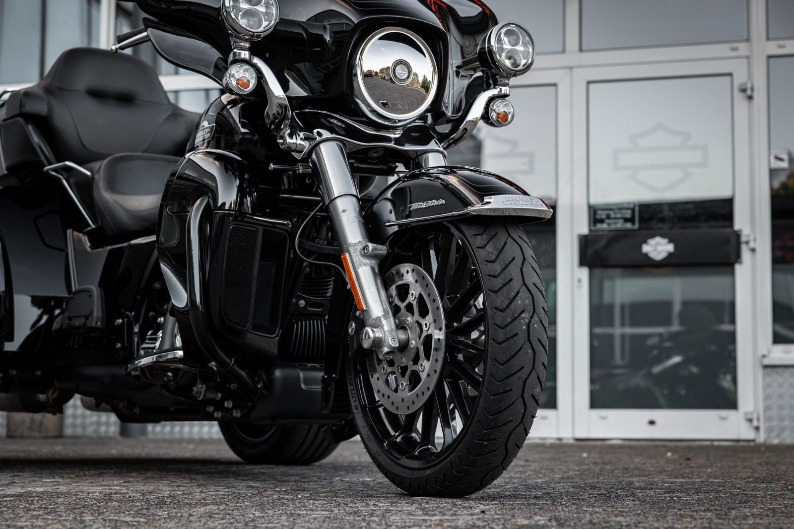 Fahrzeugabbildung Harley-Davidson TRI GLIDE ULTRA TRIKE - JEKILL&HYDE H-D ROULETTE