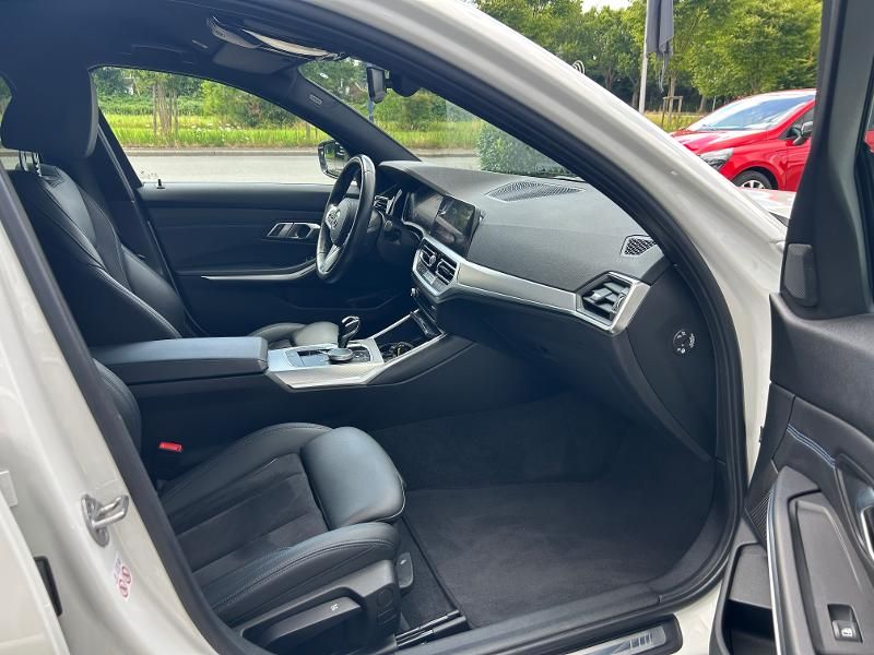 BMW 318i M Sport Touring AHK*Live Cockpit* foto 10