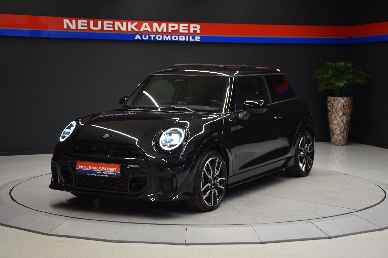 Fahrzeugabbildung MINI Cooper C John Cooper Works Trim HuD Pano 18 Zoll