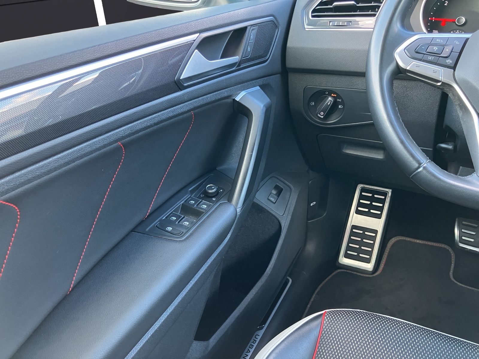 Fahrzeugabbildung Volkswagen Tiguan Life Sport TDI DSG LED ACC AHK SH Ambient