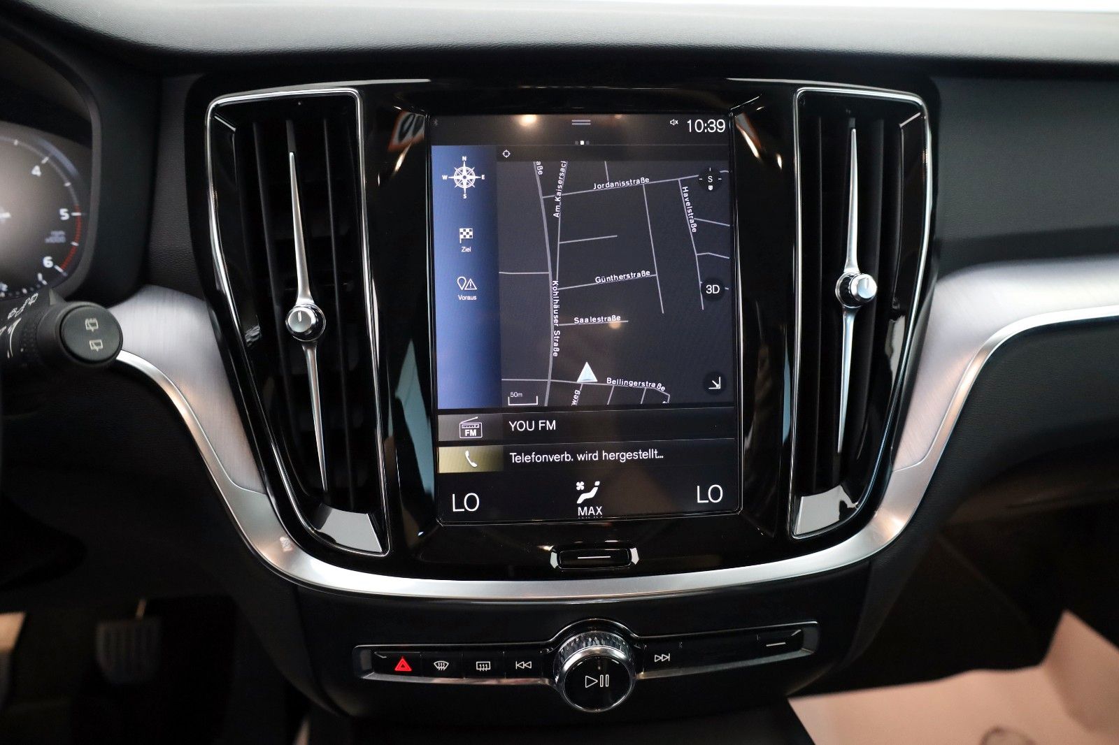 Fahrzeugabbildung Volvo V60 Kombi Momentum Pro T.Leder,Navi,LED,AppleCar