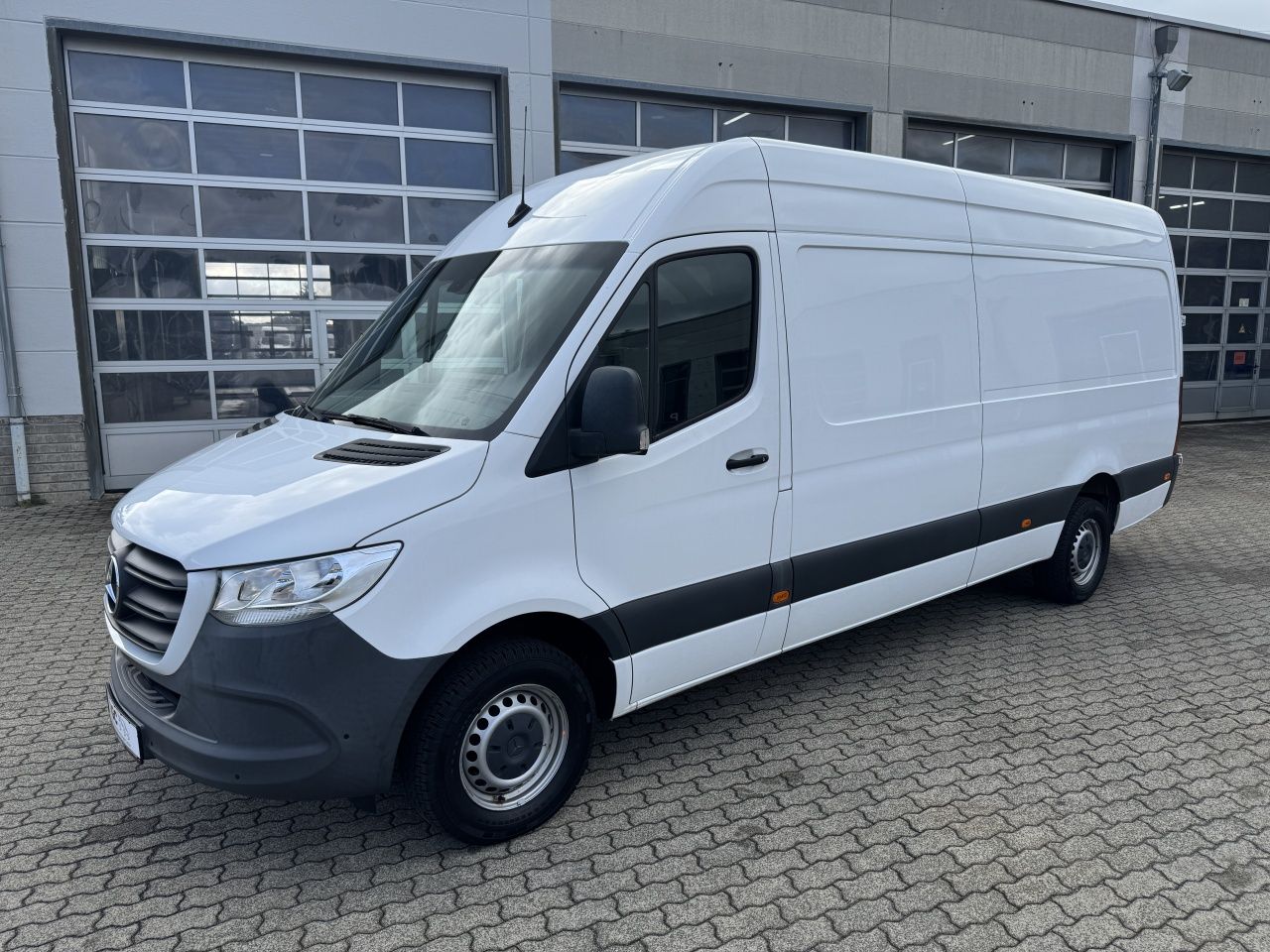 Fahrzeugabbildung Mercedes-Benz Sprinter 317 CDI KA Maxi L3H2 Klima*Kamera*Tempo