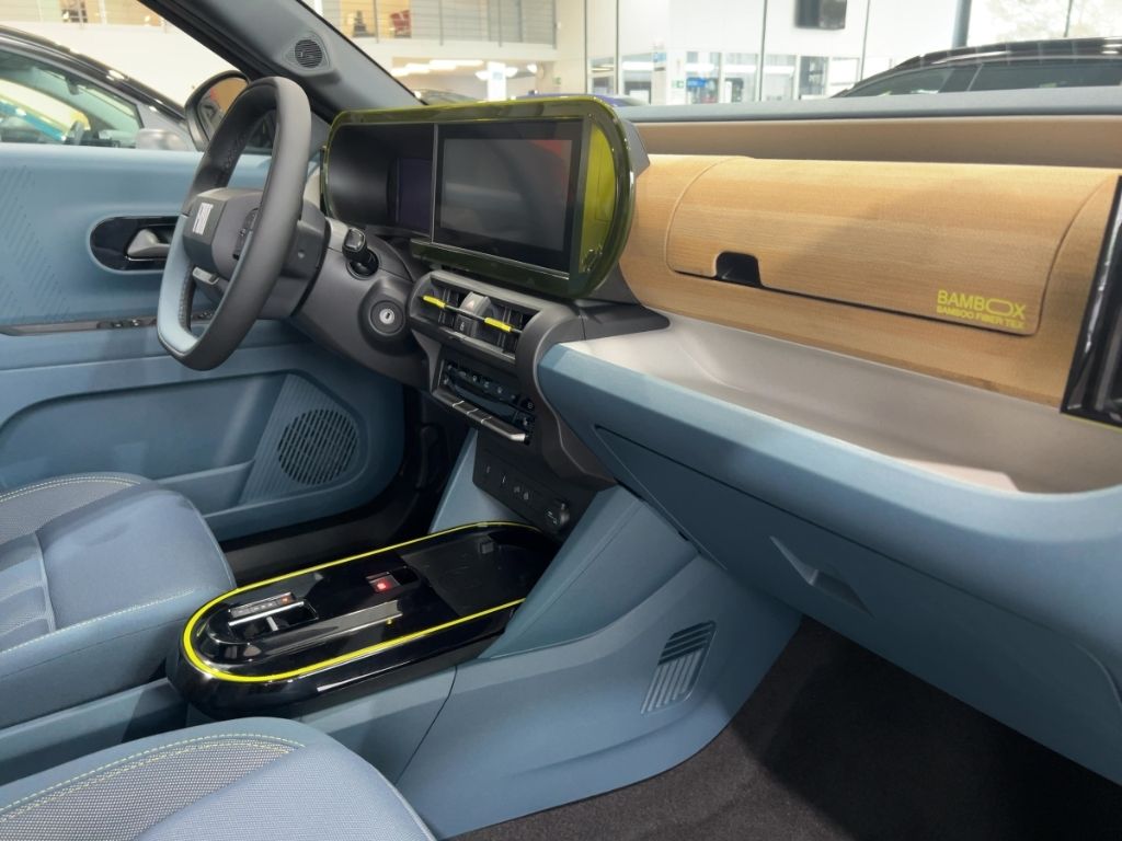 Fahrzeugabbildung Fiat Grande Panda La Prima Hybrid LA PRIMA,Winterpakt