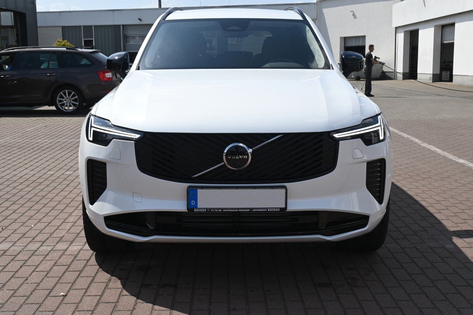 Fahrzeugabbildung Volvo XC90 T8 RC AWD Plus Dark*STDHZG*360°*ACC*AHK