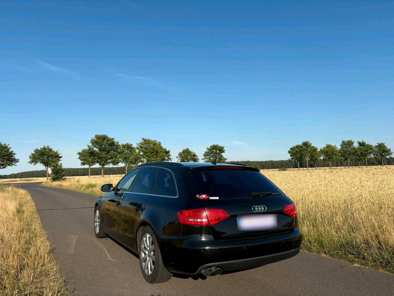 Audi A4 2010 — photo 8