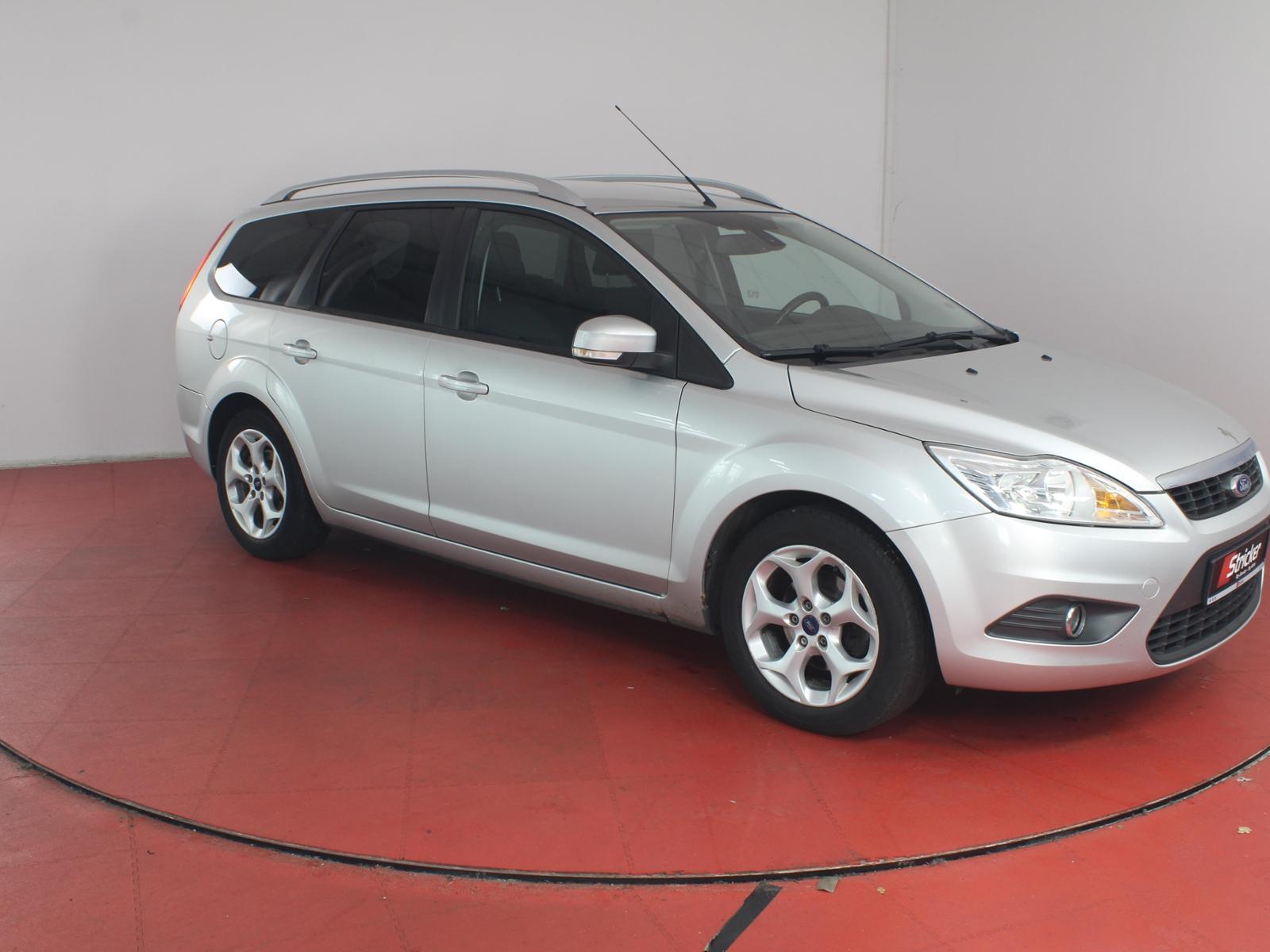 Ford Focus 2010 — photo 41