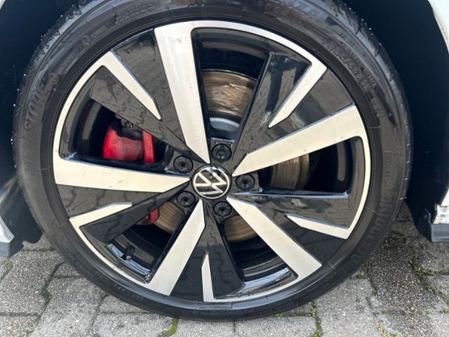 Fahrzeugabbildung Volkswagen Golf GTE MATRIX-LED HUD AREA VIEW DCC TRAVEL ASS