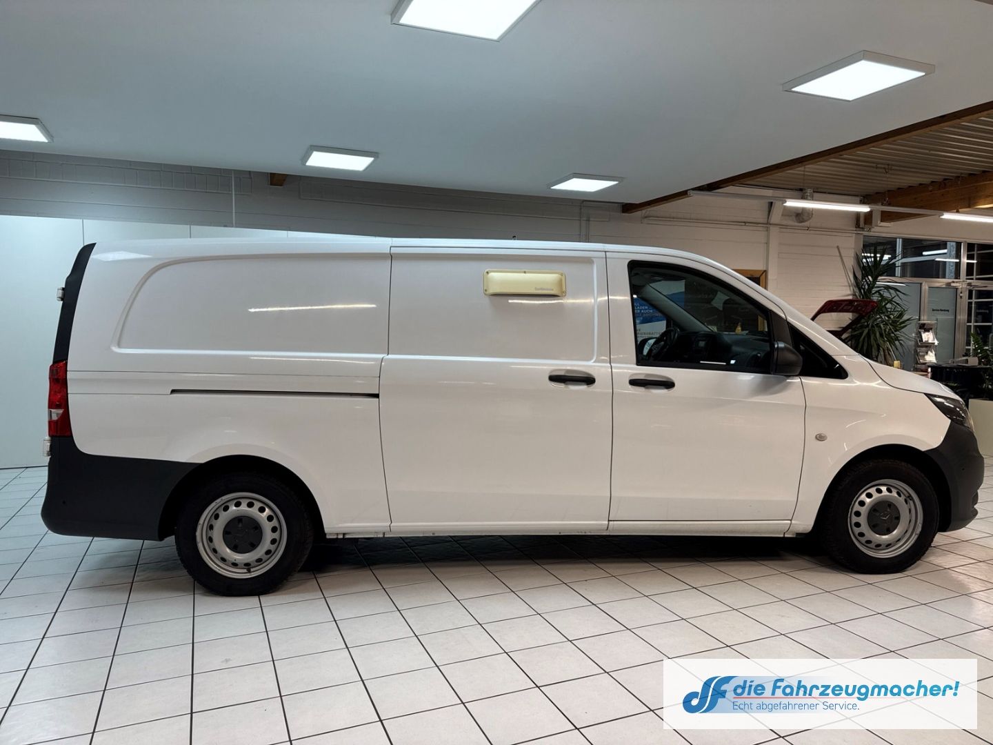 Fahrzeugabbildung Mercedes-Benz Vito Kasten 114 CDI BT RWD extralang AHK Parkle