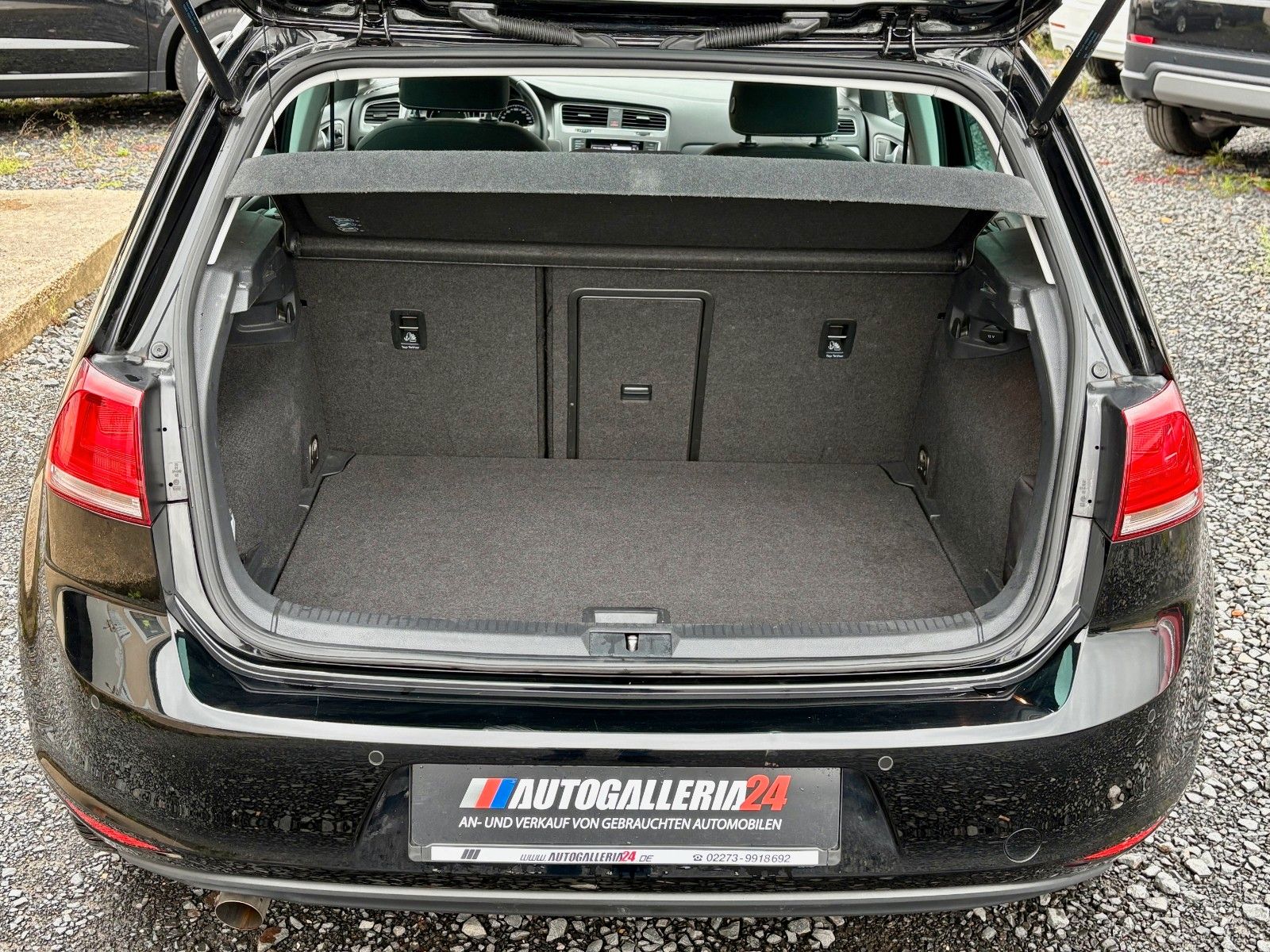 Fahrzeugabbildung Volkswagen Golf VII 1.6 TDI Lim. Lounge Navi Klima 2.HAND