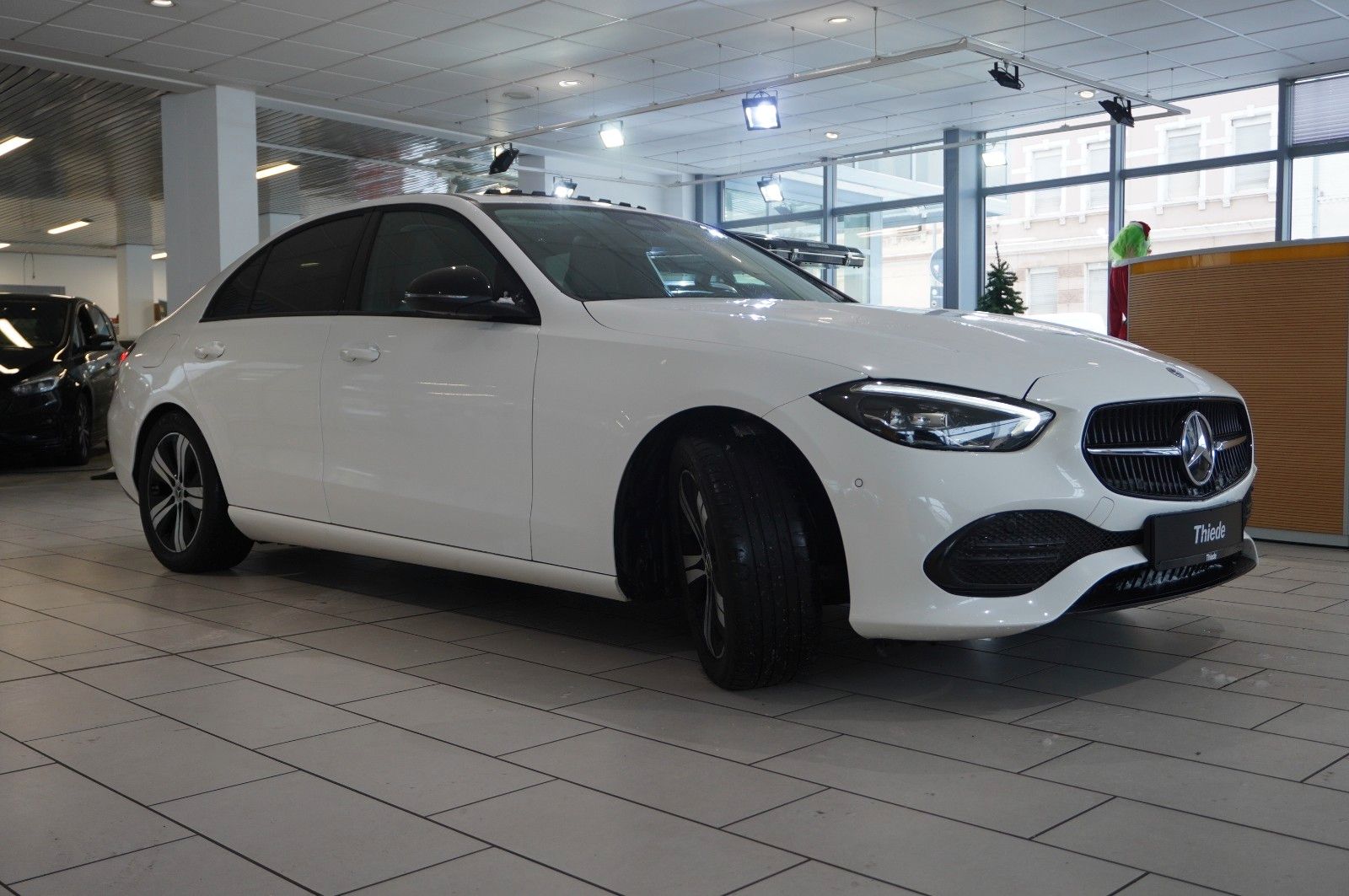 Fahrzeugabbildung Mercedes-Benz C 200 LIM. AVANTGARDE 9G NAVI/LED/KAMERA/PANO.