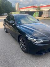 Alfa Romeo Giulia 2.2 Diesel 16V 140kW AT8 Super Super - Alfa Romeo Giulia: Privatanbieter