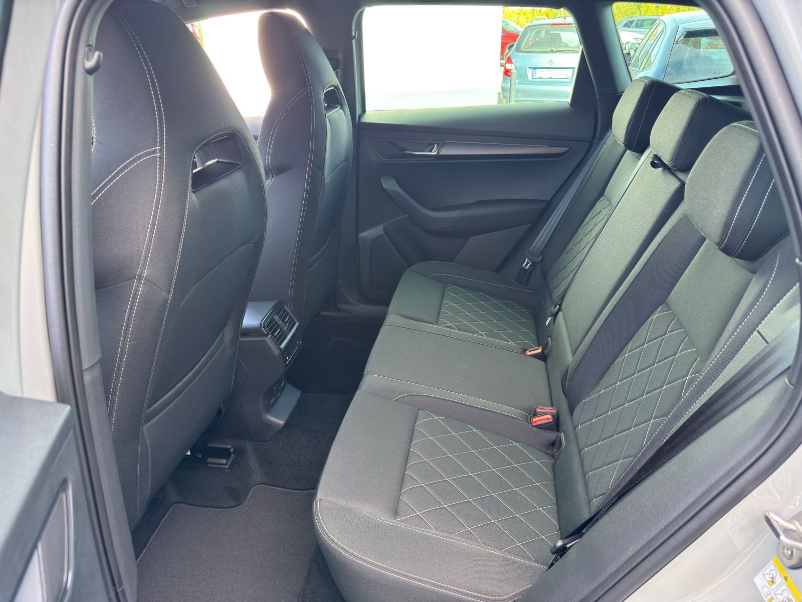 Fahrzeugabbildung SKODA Karoq Sportline 1.5TSI DSG*360°Cam*AHK*eHeck*19Z