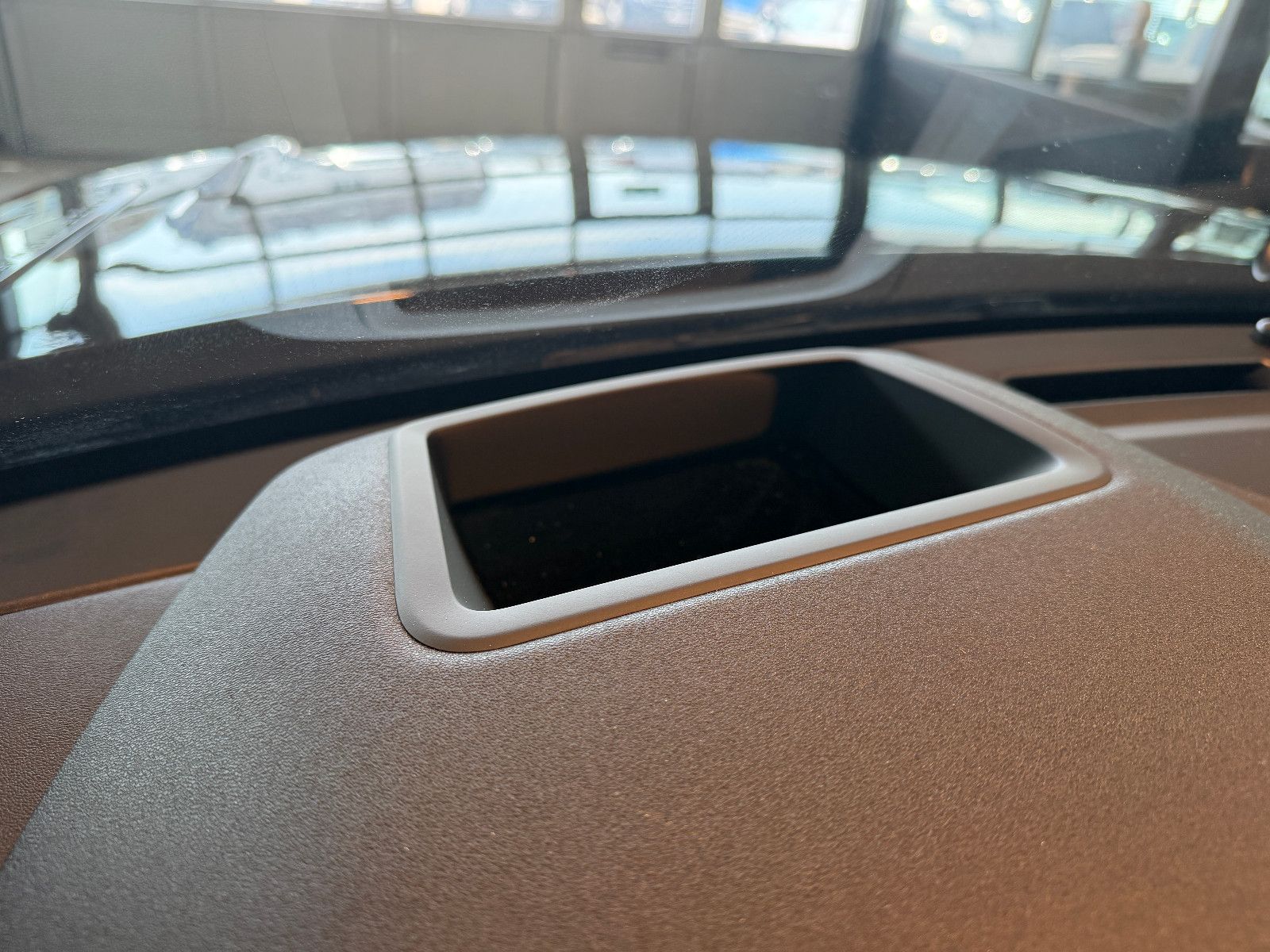 Fahrzeugabbildung Land Rover Range Rover Velar/R-DYNAMIC/PANO/HEAD-UP/ACC