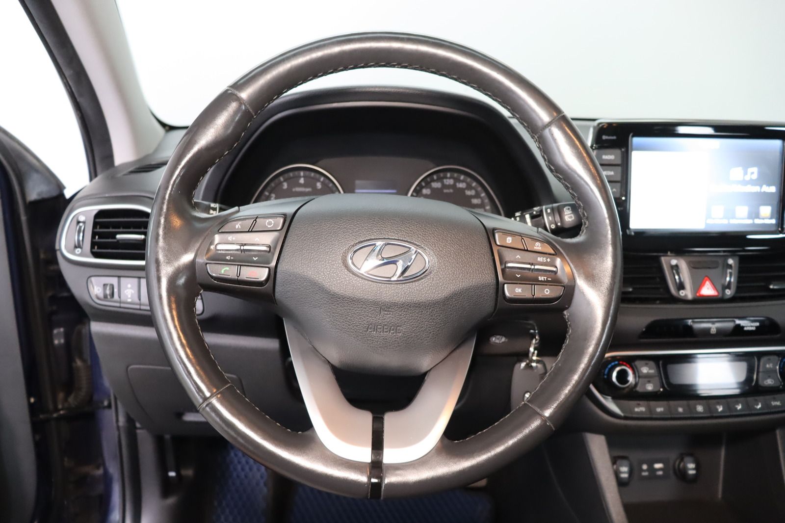 Fahrzeugabbildung Hyundai i30 1.4i * SHZ * Navi * DAB+ * Klima * YES!