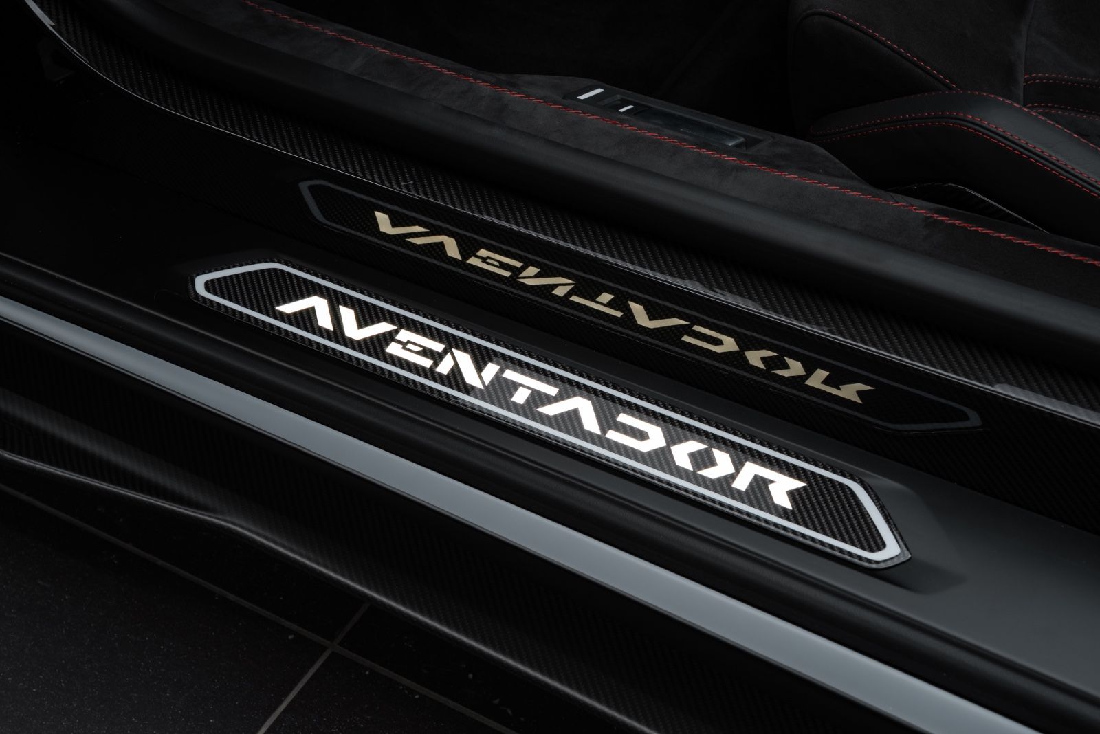 Fahrzeugabbildung Lamborghini Aventador Ultimae Roadster FULL CARBON/1 of 250