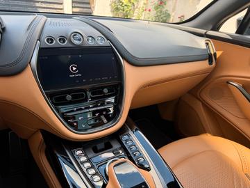 صورة 10 لـ 2021 Aston Martin DBX